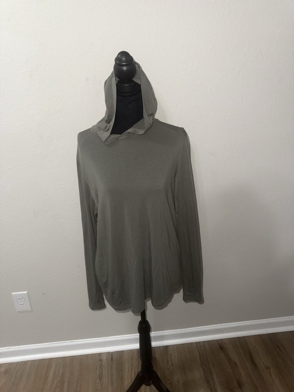 Freefly Womens Lightweight Bamboo Hooded Long Sleeve Size Small Olive Green